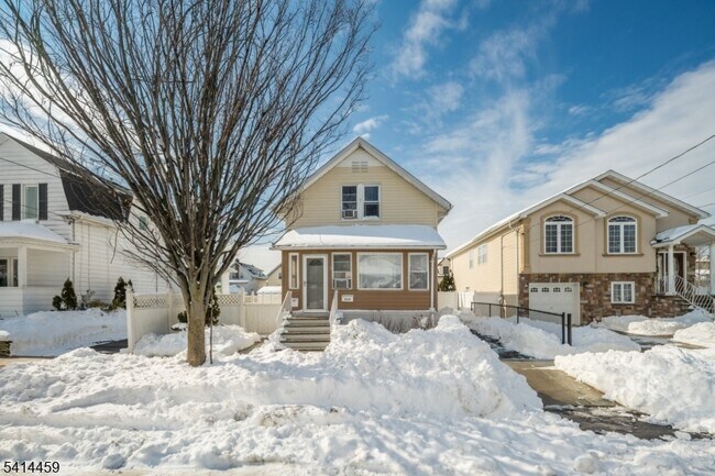 Foto del edificio - 529 Ainsworth St