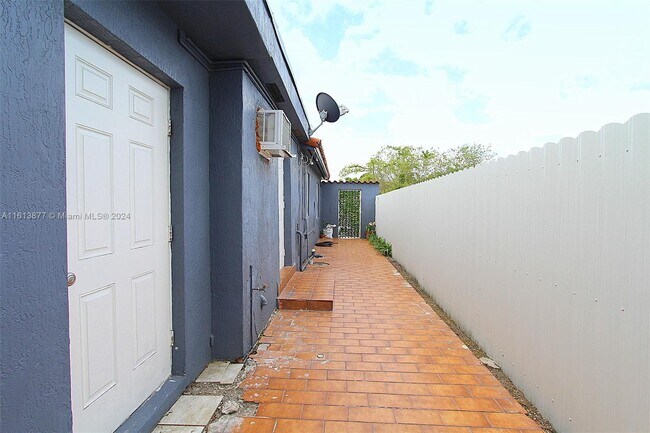 Foto del edificio - 7281 SW 9th St