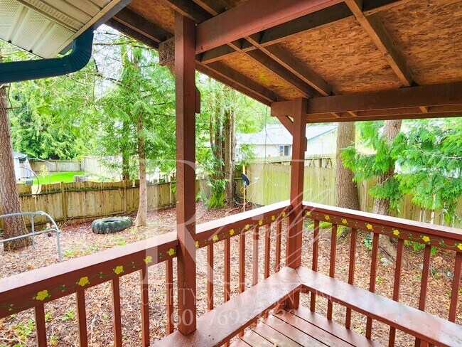 Foto del edificio - Spacious Living With Extra Comfort: Bonus Room & Expansive Yard