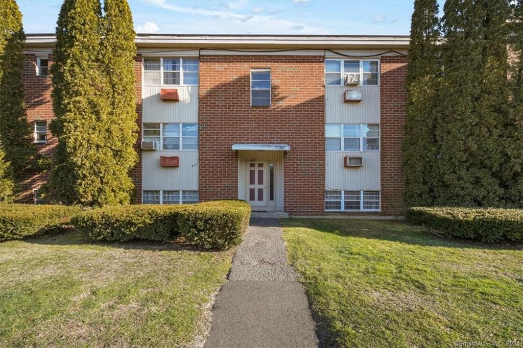 13 Belair Dr Unit 13, New Milford, CT 06776 Condo for Rent in New