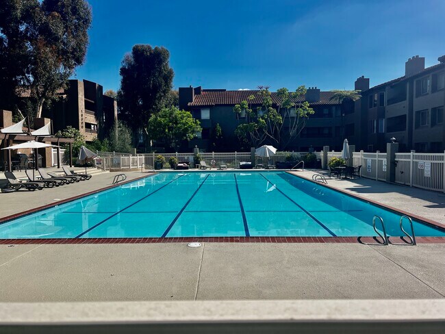 Building Photo - 10225 Caminito Cuervo