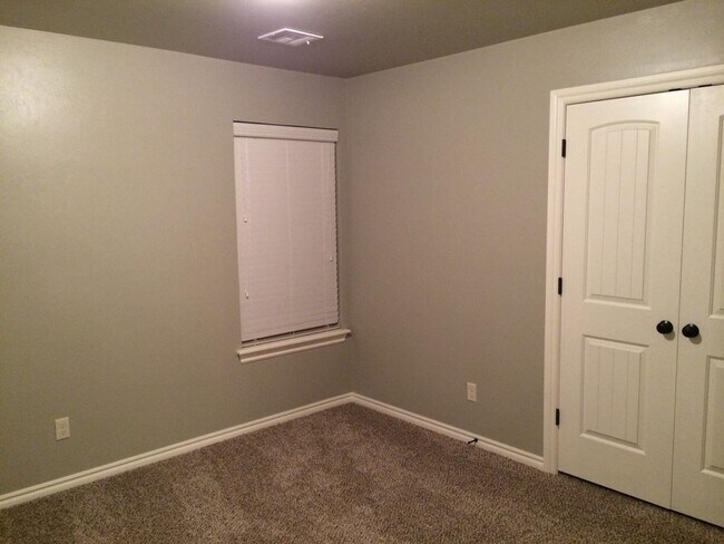 Foto del edificio - 211 Ashley Dr