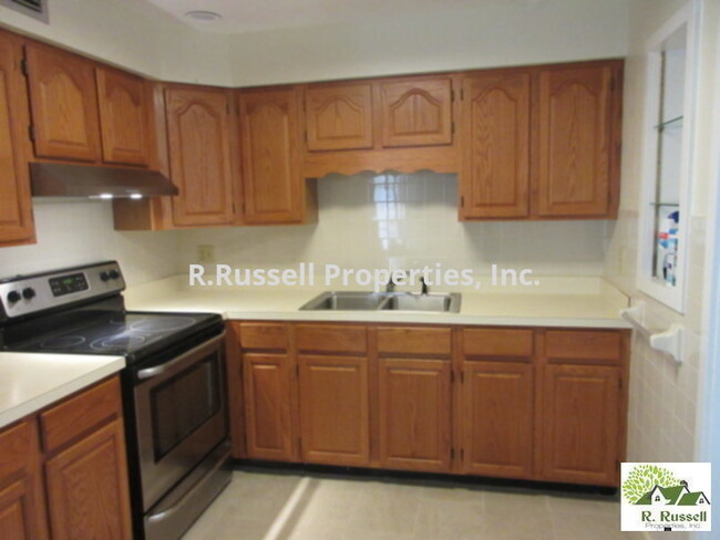 Building Photo - 170 Sunnytown Rd