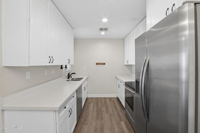 Foto del edificio - 6480 N 82nd St