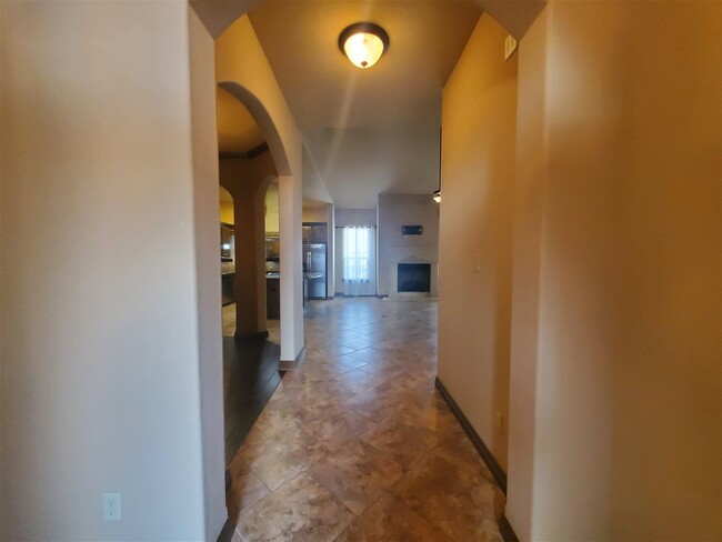Building Photo - 6807 SW Oakley