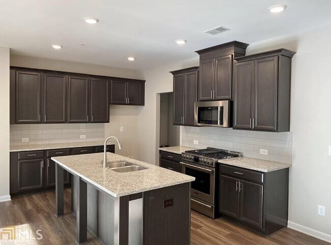 Building Photo - 1370 Elderwood Way
