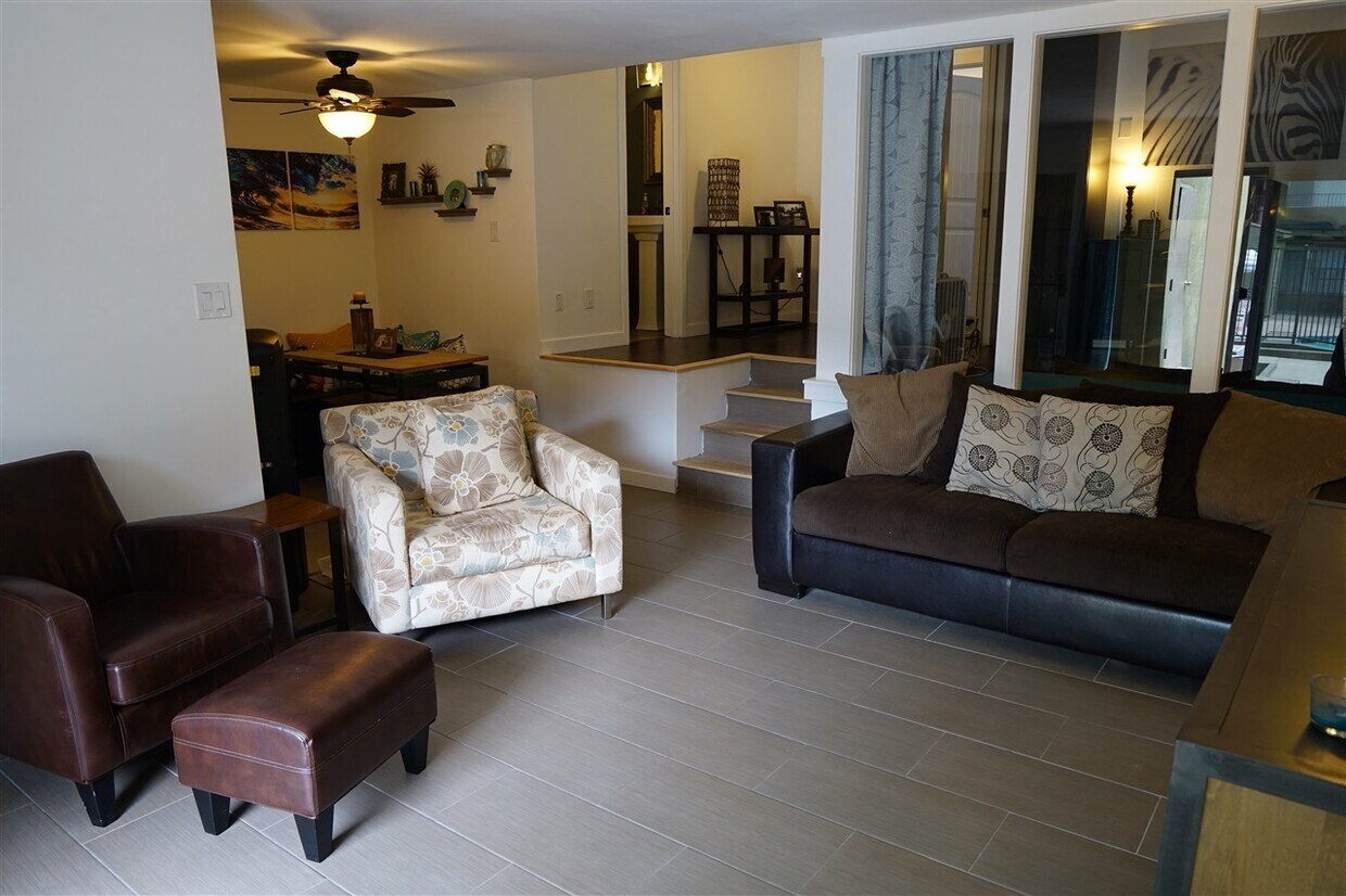 Primary Photo - Pacific Beach 1-Bed PLUS Office!