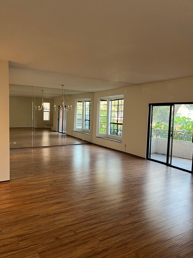 Very large living room and dining room - 4707 Willis Ave