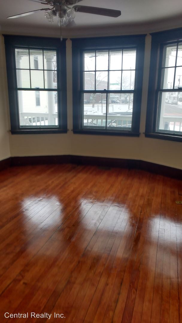 Foto del edificio - 37 1/2 Lake St