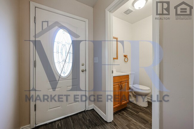 Foto del edificio - 3Bed/2.5Bath Townhouse at 24th St/Thomas! Move-In ready on 05/07/2026! -- NO HOA!