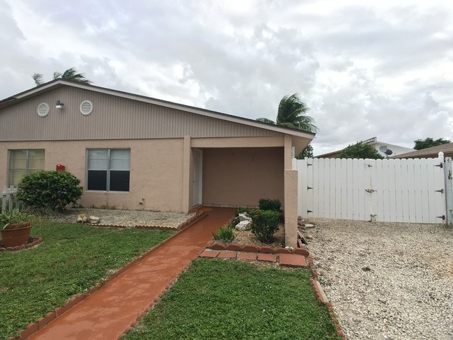 Photo - 5852 Albert Rd (West Palm Beach, FL) Townhome