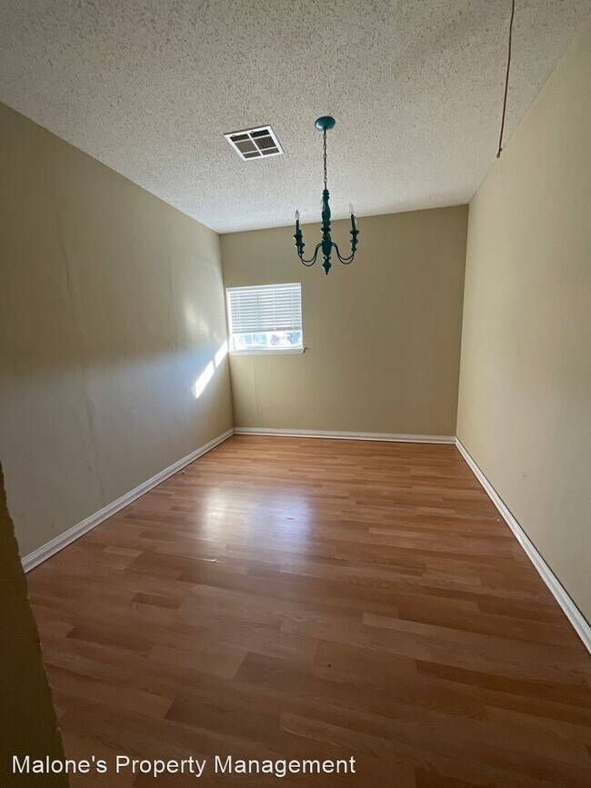 Building Photo - 3 br, 1.5 bath House - 617 2nd St. NW