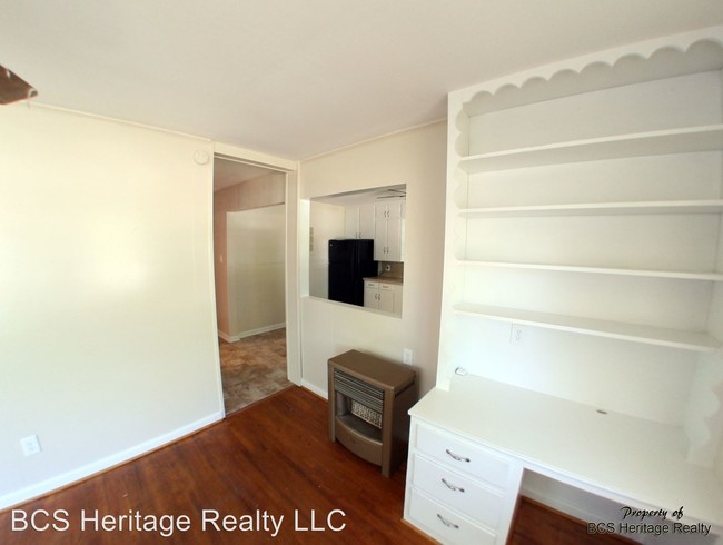 Building Photo - 907 E 27th St