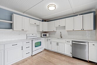 Building Photo - 1405 14th Ln