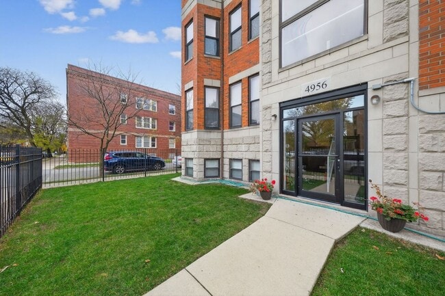 Foto del edificio - 4956 S Champlain Ave