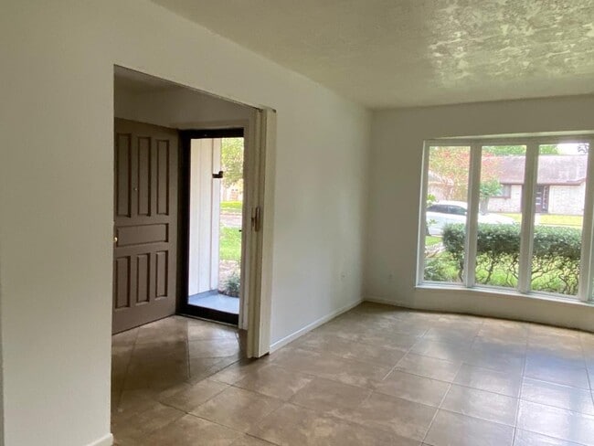 Building Photo - 10126 Trade Winds Dr