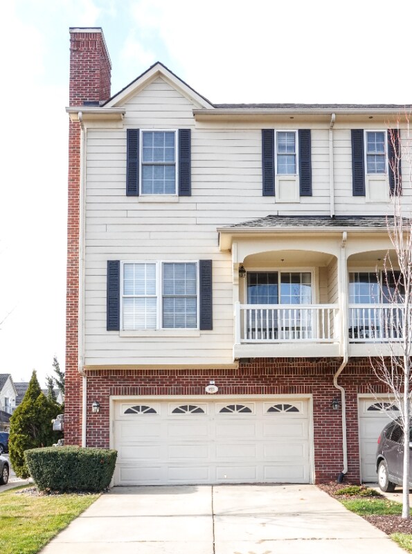 Foto del edificio - 1521 Commodore Cir