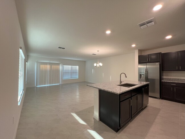 Foto del edificio - 758 Stoney Pointe Cir