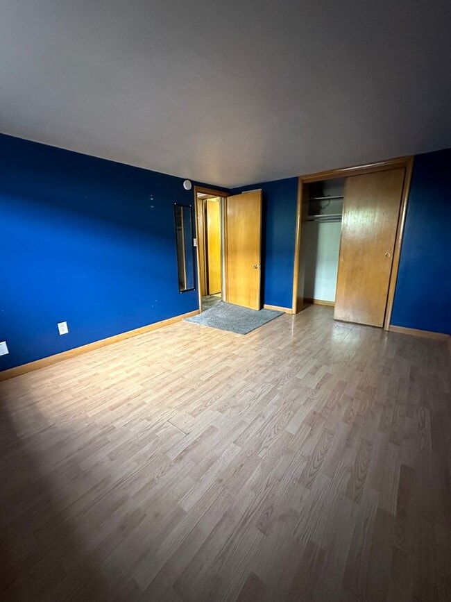 Building Photo - 506 1st Ave NE