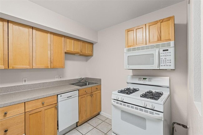 Foto del edificio - 2800 Westhill Dr