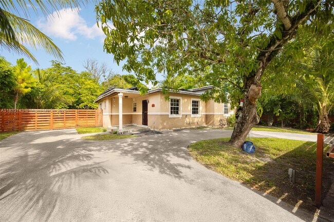 Foto del edificio - 6401 SW 63rd Ct