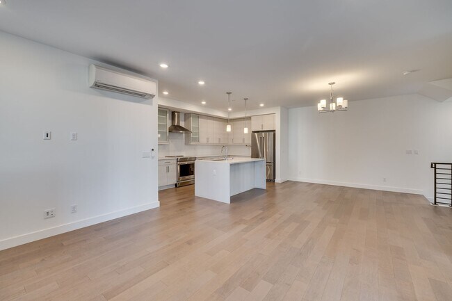 Foto del edificio - Modern Sammamish Townhome with Style, Spac...