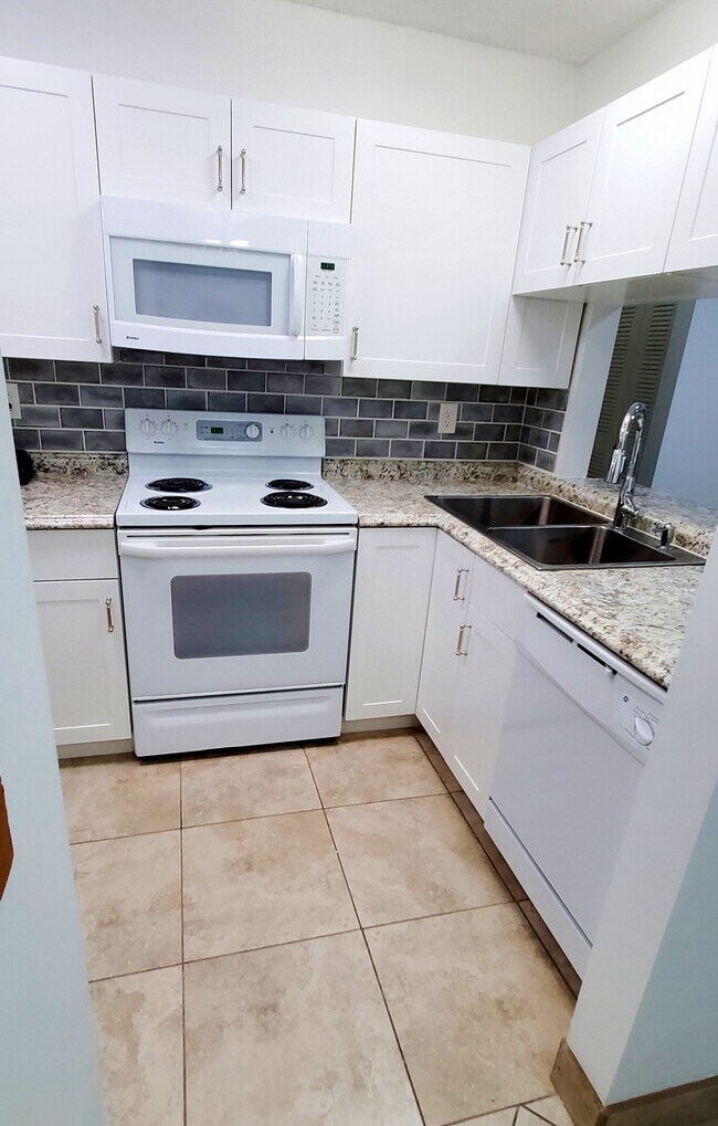 Foto del edificio - 1379 Summit Run Cir