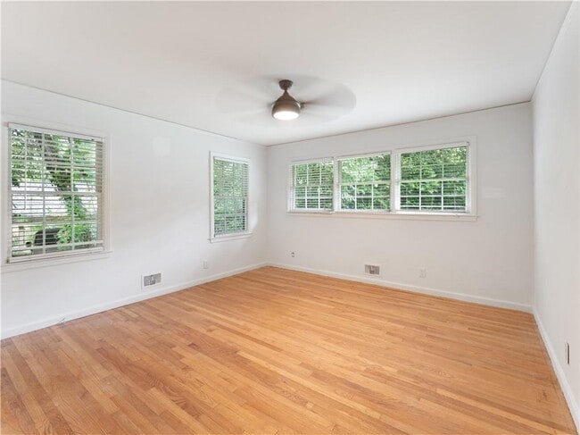 Foto del edificio - 1685 Dunwoody Pl NE