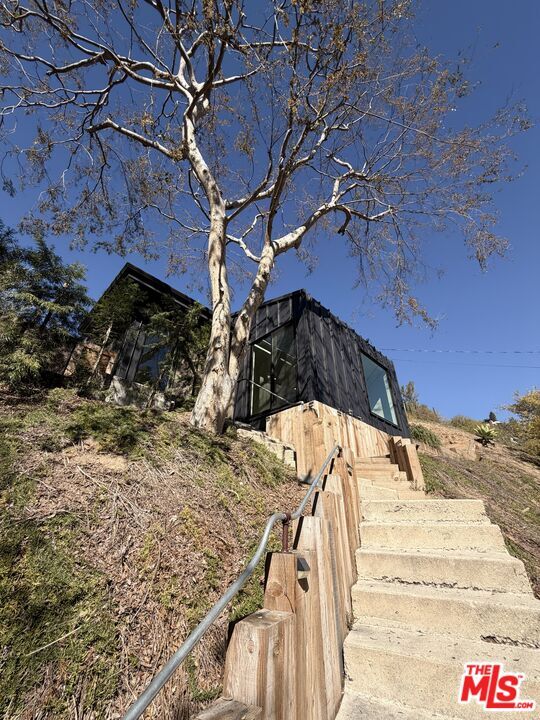 Foto del edificio - 4517 Cleland Ave