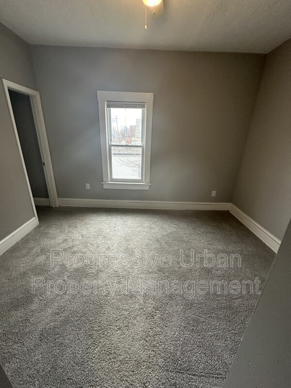 Foto del edificio - 4520 Bush Ave