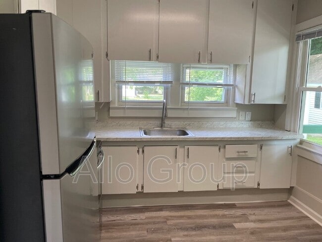 Foto del edificio - 9878 Canterbury Rd