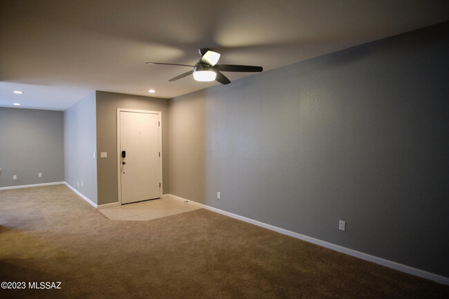 Building Photo - 6470 N Tierra De Las Catalinas