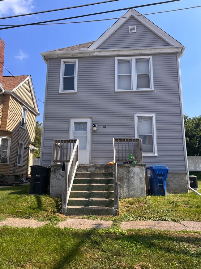 Building Photo - 1608 8th Ave