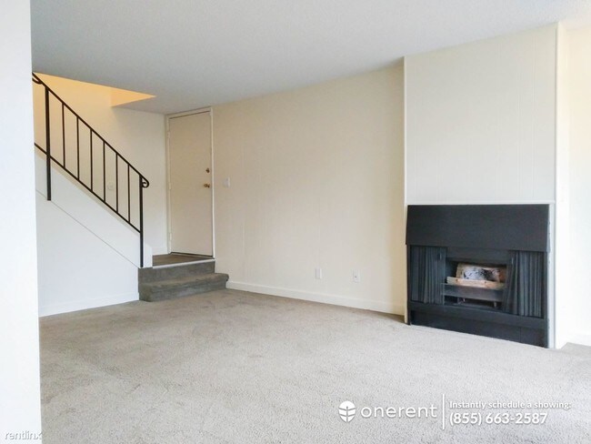 Building Photo - 1400 Creekside Dr
