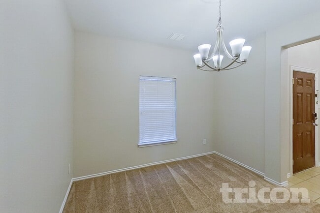 Building Photo - 320 Rowdy Dr