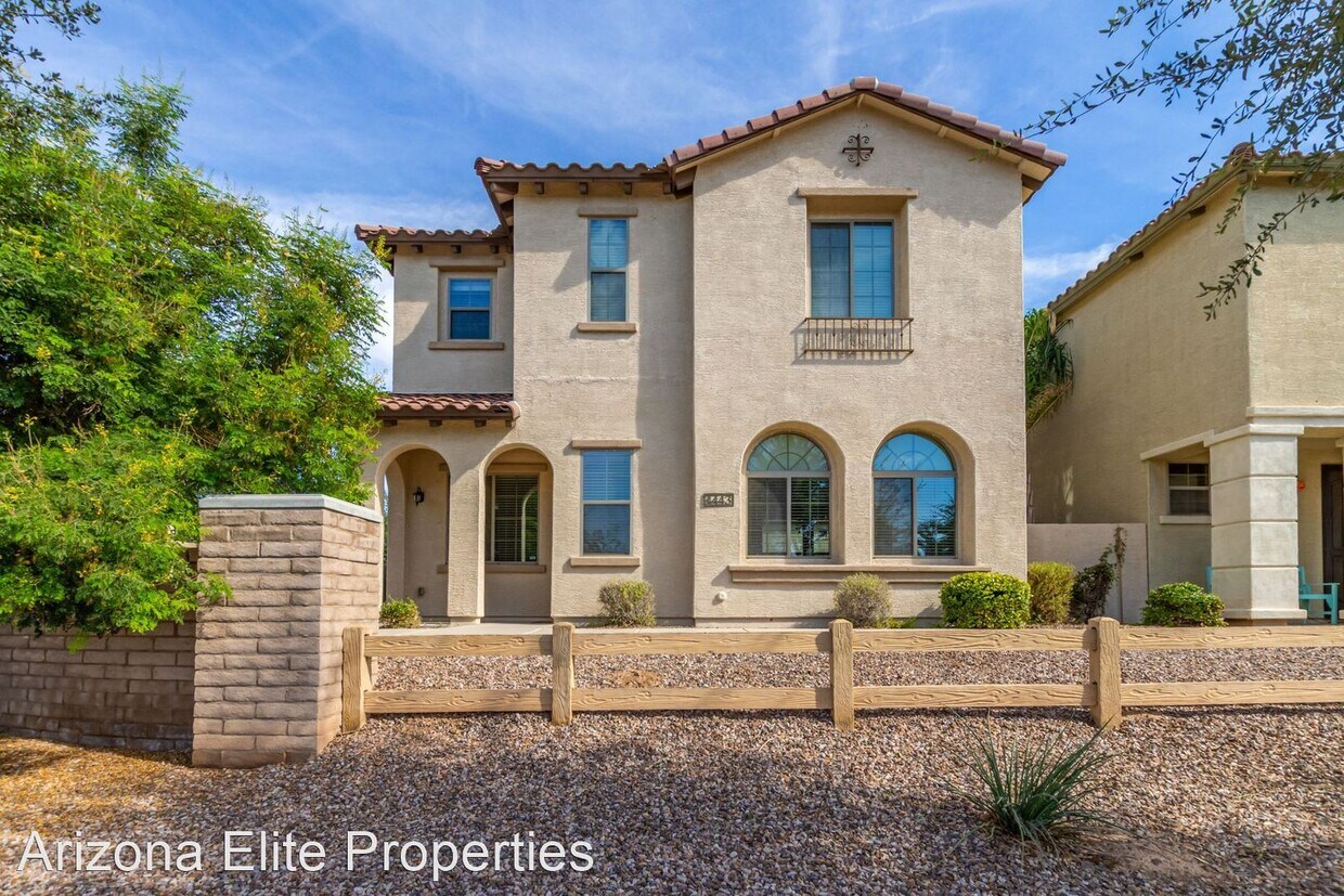 Primary Photo - 4443 E Remington Dr