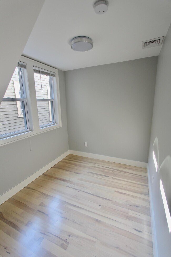 Foto del edificio - 18 Tower St