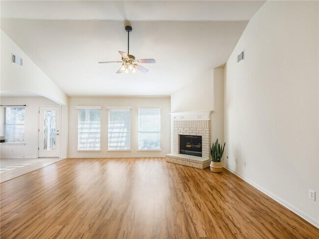 Foto del edificio - 4011 Galena Hills Dr.