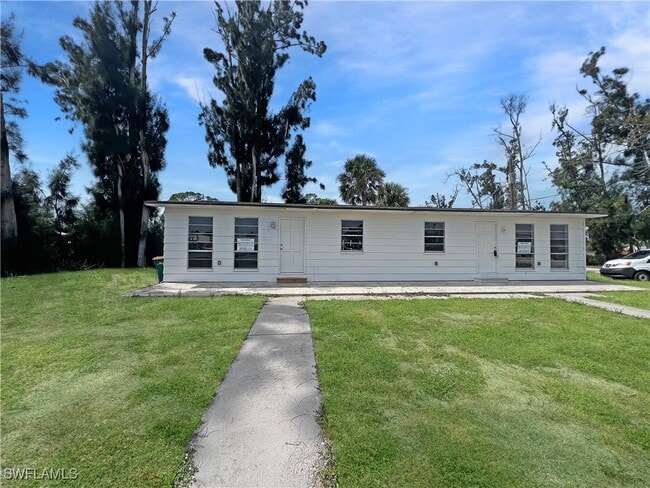 Building Photo - 3200 Placida Rd