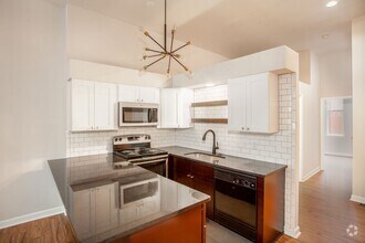 Building Photo - 1221-1223-1223 Lami St