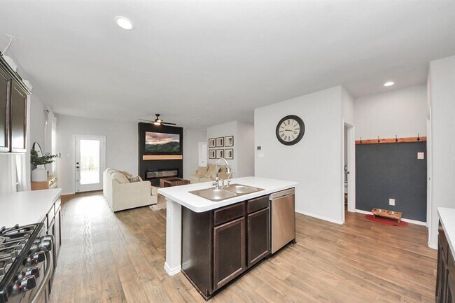 Foto del edificio - 5426 Clover Blossom Ln
