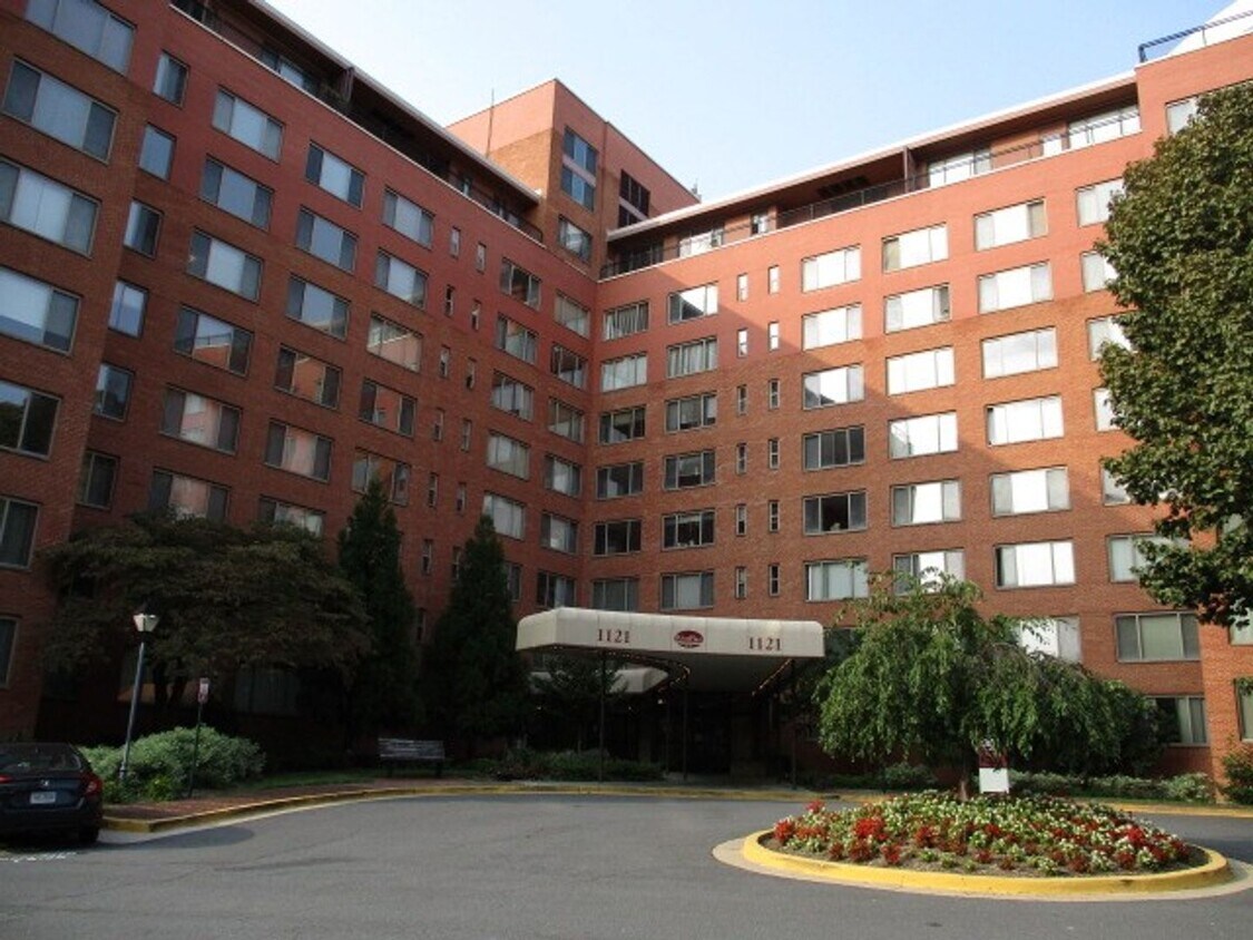 Foto principal - Spacious 1BR! Utilities Included! Rosslyn ...