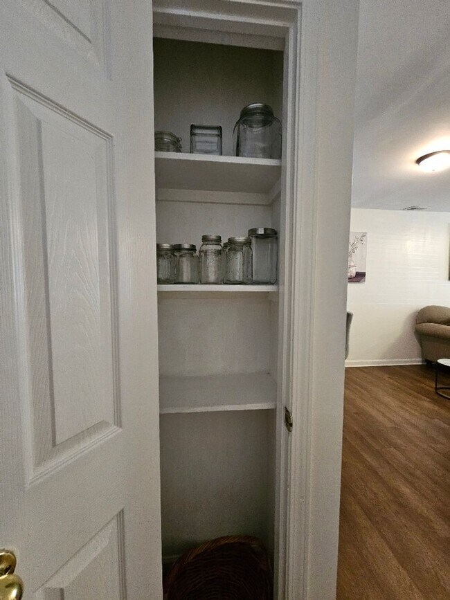Building Photo - Fully Furnished 2 bed 1 bath duplex in Moo...