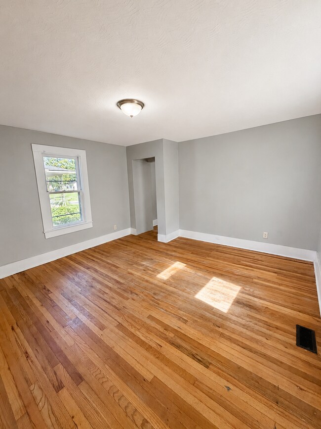 Building Photo - 1512 Bluegrass Ave