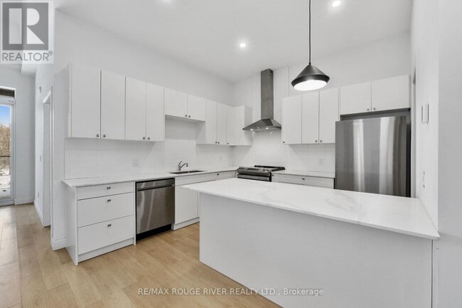 Building Photo - 415 King St W