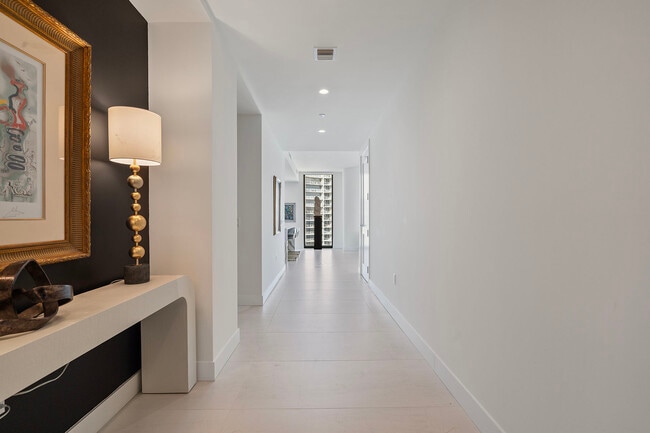 Building Photo - 301 1st St S