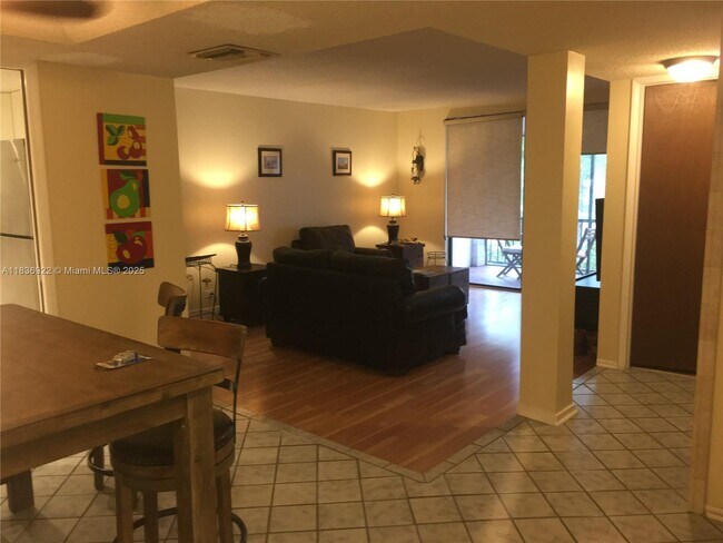 Building Photo - 3760 Inverrary Dr