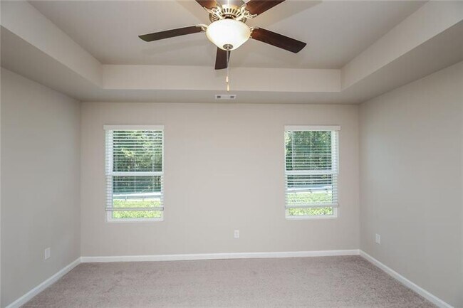 Building Photo - 202 Crestview Dr