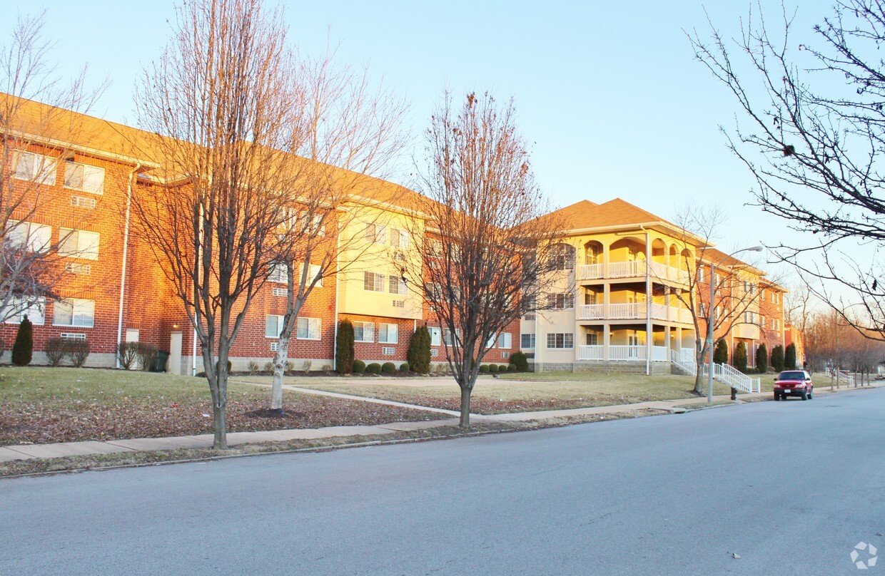 Primary Photo - Friendly Village Apartments