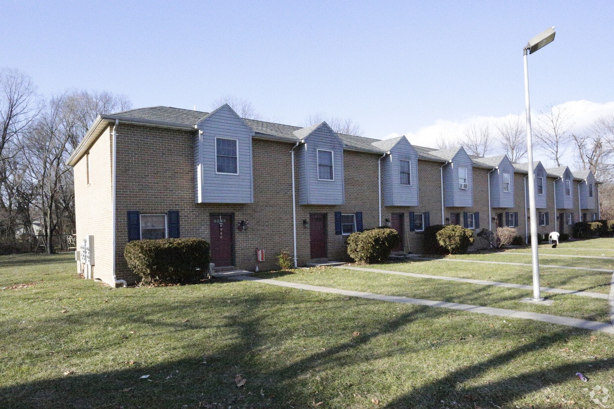 Building Photo - 331-333 Pendleton Dr